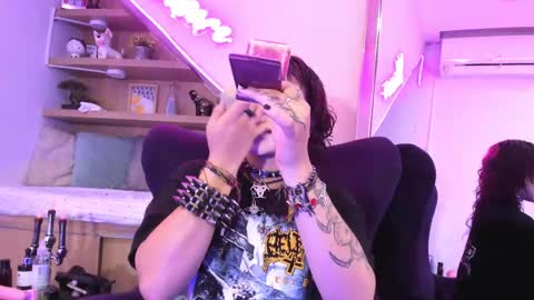 Mia online show from 03/08/25, 12:41