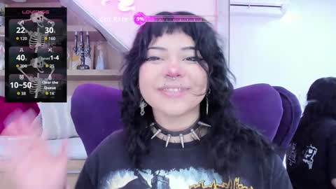 Snapshot of miaamane chatting on 12/19/25, 12:23 Mia online show from 12/19/25, 12:23