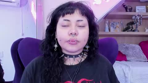 Snapshot of miaamane chatting on 01/09/26, 12:30 Mia online show from 01/09/26, 12:30