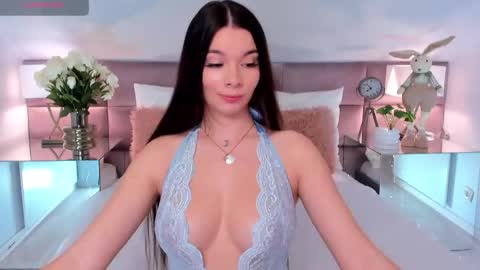 Mia online show from 04/28/26, 07:30