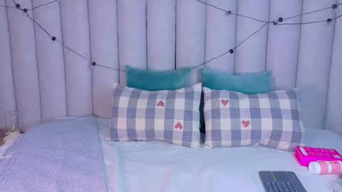 miaanderson__ online show from 12/16/25, 07:41