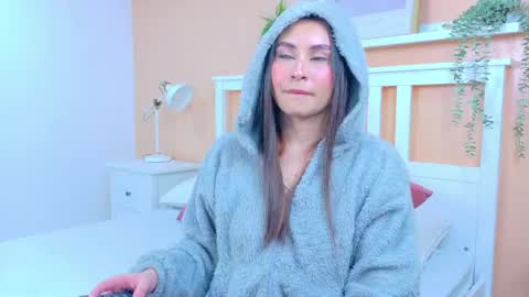 Snapshot of miaanderson__ chatting on 04/19/26, 12:37 miaanderson__ online show from 04/19/26, 12:37
