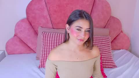 Snapshot of miaanderson__ chatting on 04/21/26, 11:38 miaanderson__ online show from 04/21/26, 11:38
