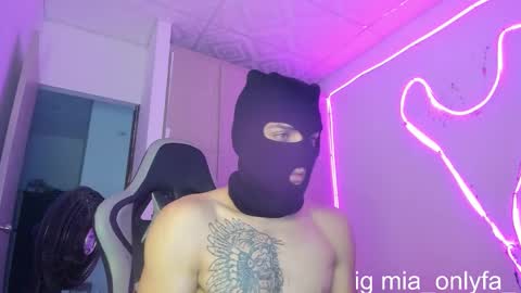 Snapshot of miaandluciferxxx chatting on 12/14/25, 12:38 miaandluciferxxx online show from 12/14/25, 12:38