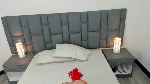 mia red hair molly short hair online show from 01/11/25, 02:41