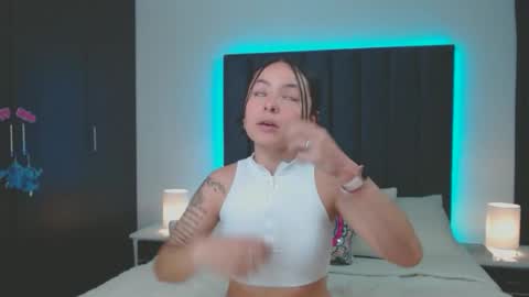 Snapshot of miaandnaty1 chatting on 01/27/25, 01:26 miaandnaty1 online show from 01/27/25, 01:26