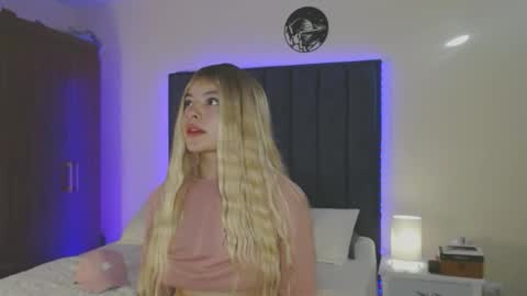 Snapshot of miaandnaty1 chatting on 02/19/26, 09:44 miaandnaty1 online show from 02/19/26, 09:44