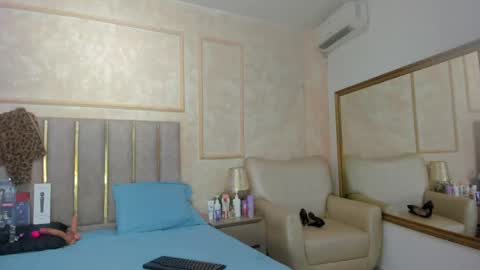 Miaasummer online show from 05/08/26, 11:37