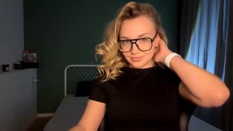 Snapshot of miabby3 chatting on 02/20/26, 06:52 Mia online show from 02/20/26, 06:52