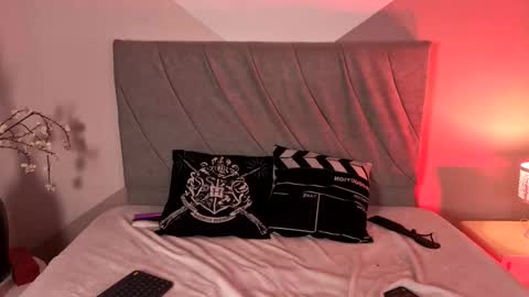 miablack_k online show from 10/10/25, 09:47