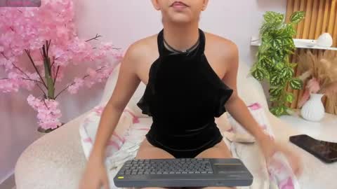 Snapshot of miabloom19 chatting on 04/28/26, 11:37 Mia online show from 04/28/26, 11:37