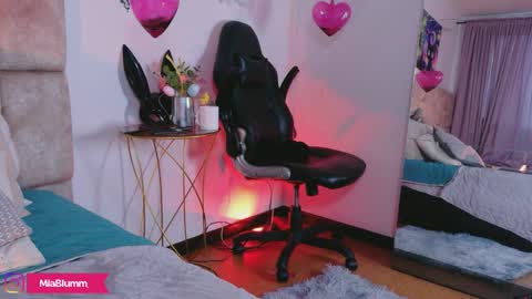 miablumm_ online show from 03/31/26, 10:10