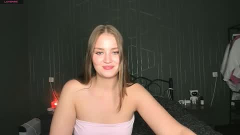 Snapshot of miabrian chatting on 10/11/25, 06:50 Mia online show from 10/11/25, 06:50