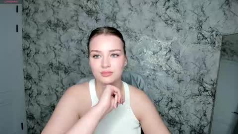 Snapshot of miabrian chatting on 03/12/26, 07:42 Mia online show from 03/12/26, 07:42