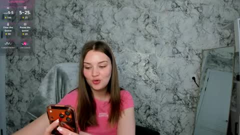 Snapshot of miabrian chatting on 04/07/26, 10:05 Mia online show from 04/07/26, 10:05