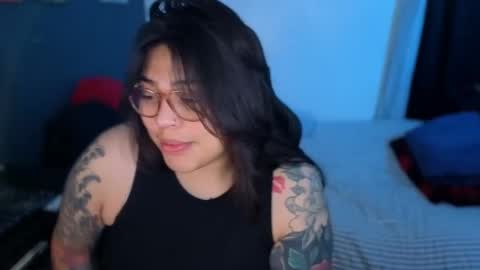 Snapshot of miacanela_xo chatting on 04/20/26, 01:19 Mia online show from 04/20/26, 01:19