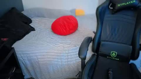 Snapshot of miacanela_xo chatting on 04/22/26, 01:52 Mia online show from 04/22/26, 01:52