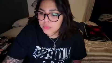 Snapshot of miacanela_xo chatting on 05/03/26, 02:50 Mia online show from 05/03/26, 02:50