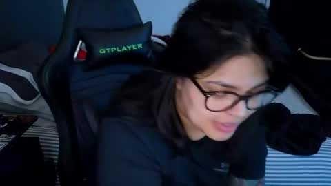 Snapshot of miacanela_xo chatting on 05/05/26, 03:25 Mia online show from 05/05/26, 03:25