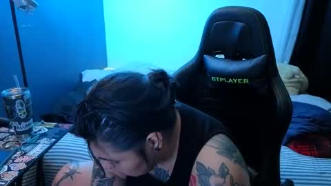 Snapshot of miacanela_xo chatting on 05/17/26, 02:09 Mia online show from 05/17/26, 02:09