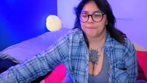 Snapshot of miacanela_xo chatting on 05/25/26, 02:28 Mia online show from 05/25/26, 02:28