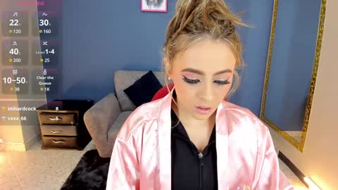 Snapshot of miacarperrlux chatting on 01/05/25, 09:03 MiaCarper online show from 01/05/25, 09:03