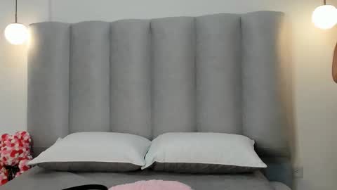 Snapshot of miacleark chatting on 11/14/25, 01:43 miacleark online show from 11/14/25, 01:43