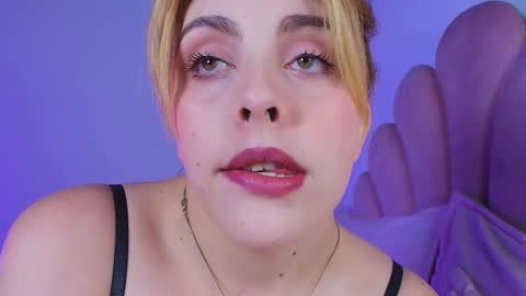 Snapshot of miacolucci_18 chatting on 03/25/26, 11:05 Mary online show from 03/25/26, 11:05