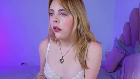 Snapshot of miacolucci_18 chatting on 04/06/26, 11:00 Mary online show from 04/06/26, 11:00