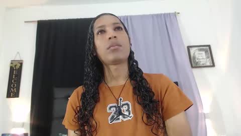 MiaCoock online show from 11/18/25, 12:31