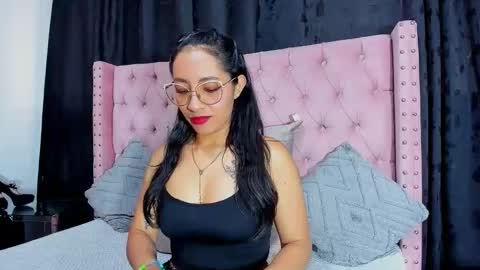 miadivinehyh online show from 05/19/26, 12:55
