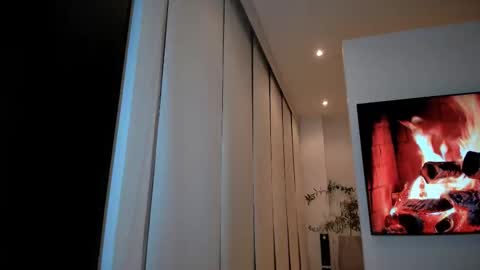 Mia online show from 09/19/25, 11:05