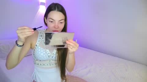 Mia online show from 05/08/26, 01:00