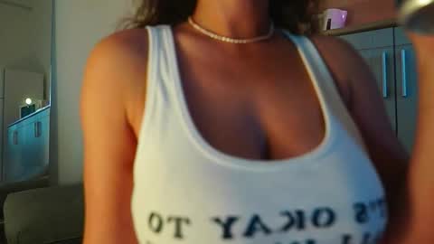 Snapshot of miafleur chatting on 10/18/25, 02:18 Mia online show from 10/18/25, 02:18