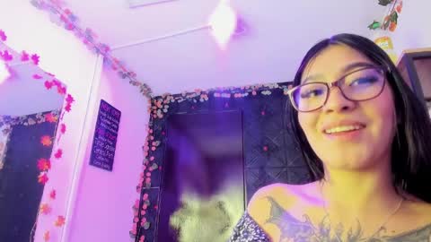 Snapshot of miafox_03 chatting on 04/10/26, 04:23 miafox_03 online show from 04/10/26, 04:23