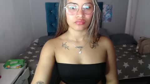 Snapshot of miafuckpussyhard chatting on 04/22/26, 03:35 miafuckpussyhard online show from 04/22/26, 03:35