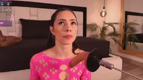 Snapshot of miagag chatting on 04/25/26, 11:35 Mia online show from 04/25/26, 11:35