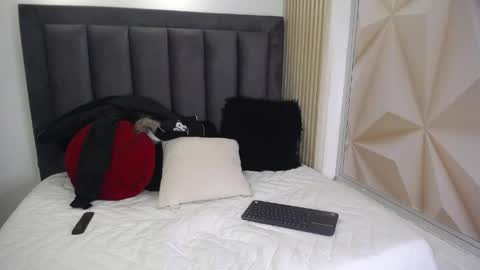 Mia  online show from 05/19/26, 03:35