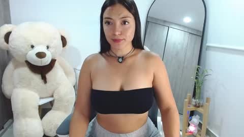 Mia Glow Velvet online show from 06/06/26, 12:27