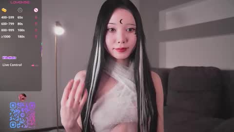 Mia online show from 10/27/25, 07:45