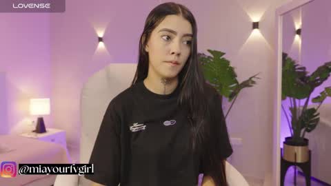 Mia Gomez online show from 10/17/25, 01:03