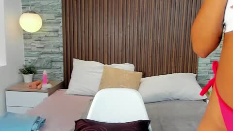 Snapshot of miagomezx chatting on 09/17/25, 08:10 miagomezx online show from 09/17/25, 08:10