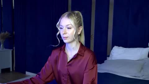 Mia online show from 09/18/25, 05:37