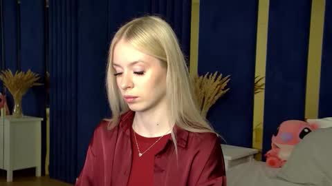 Mia online show from 11/11/25, 06:19