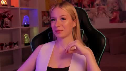 Mia online show from 11/13/25, 06:18