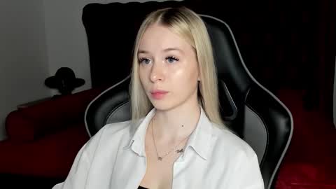 Mia online show from 12/04/25, 05:28