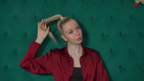 Mia online show from 12/14/25, 05:24