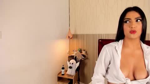 Miah and Bella online show from 10/27/25, 07:40