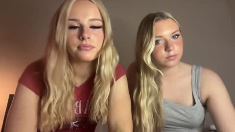 Snapshot of miaharperxox chatting on 12/19/24, 04:02 Mia Harper online show from 12/19/24, 04:02