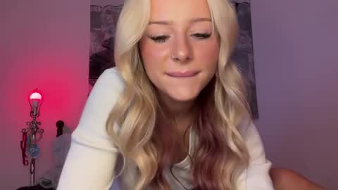 Snapshot of miaharperxox chatting on 02/11/25, 11:22 Mia Harper online show from 02/11/25, 11:22